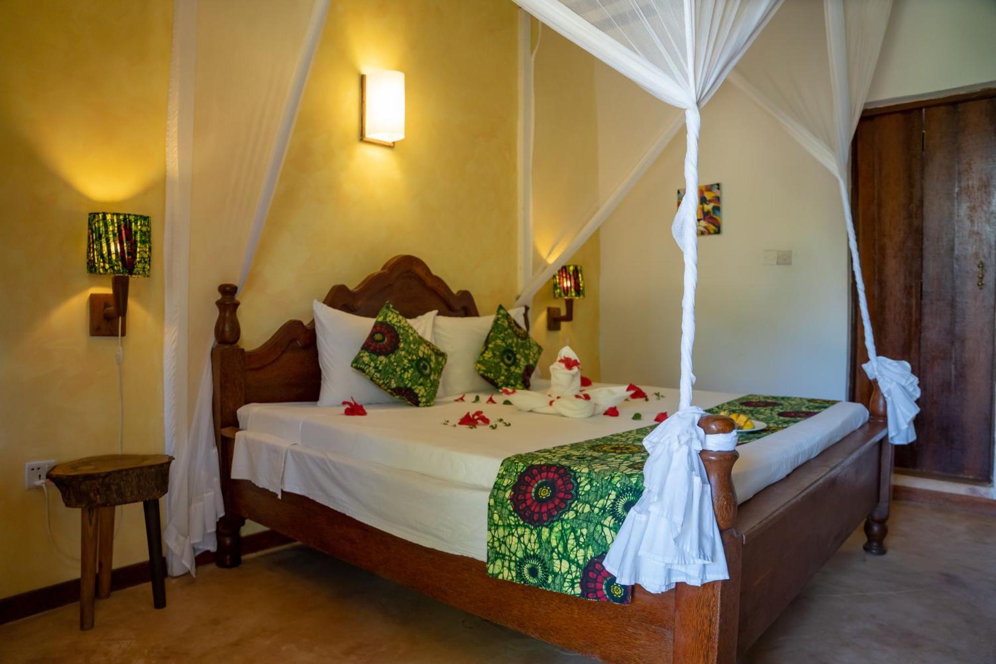 Mawimbi Bungalows Nungwi Bagian luar foto