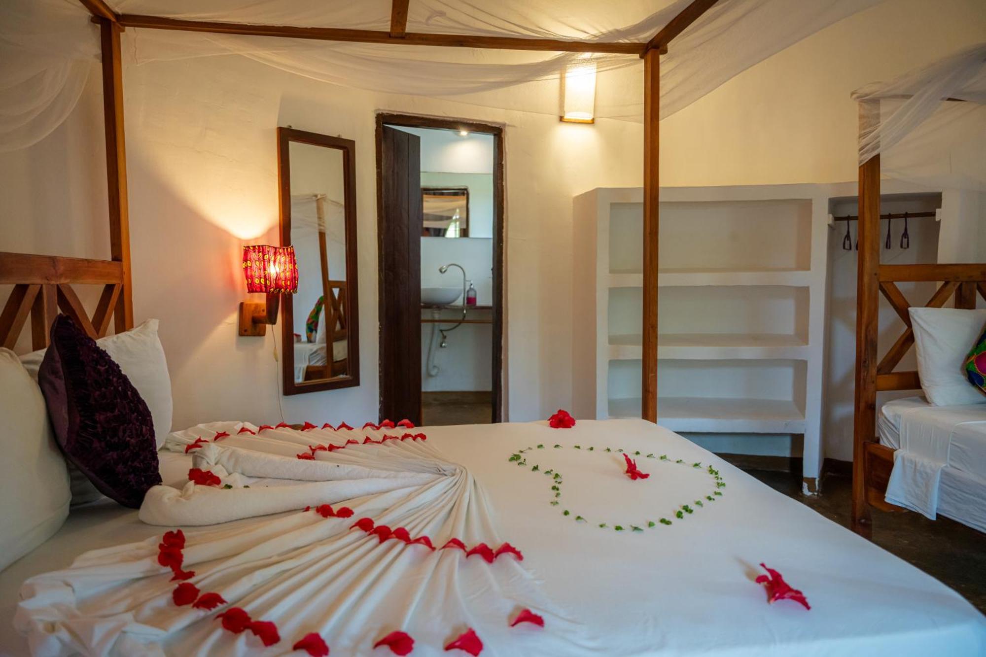 Mawimbi Bungalows Nungwi Bagian luar foto