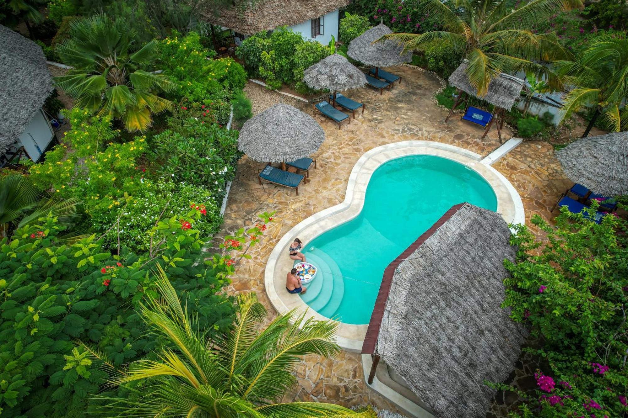 Mawimbi Bungalows Nungwi Bagian luar foto